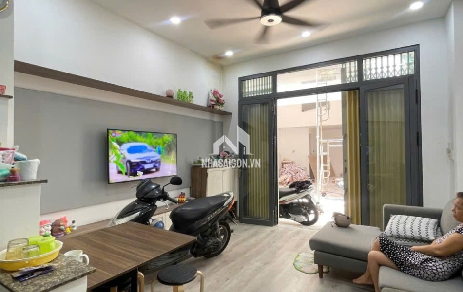 Nhà 4 tầng Vườn Lài, chỗ đậu ô tô, gần UB Tân Phú, 4.9 tỷ
