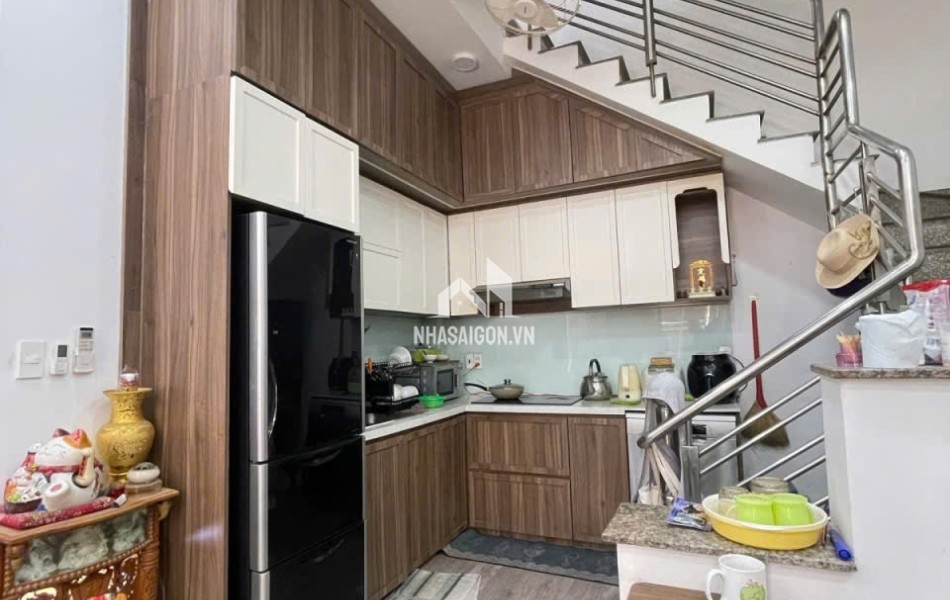 Nhà 4 tầng Vườn Lài, chỗ đậu ô tô, gần UB Tân Phú, 4.9 tỷ