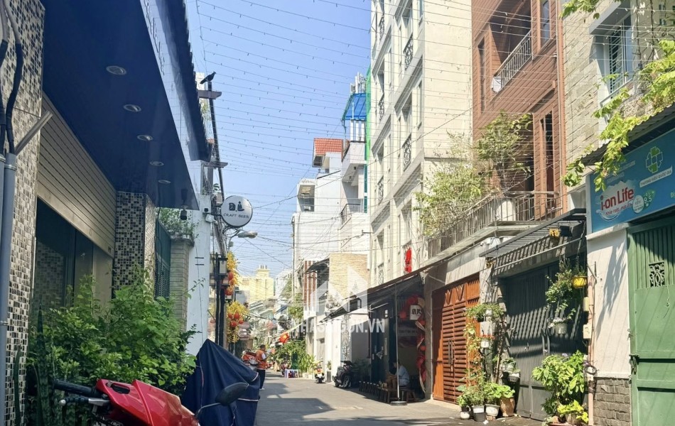 HẺM XE HƠI KINH DOANH QUẬN 10 - CHIẾU TƯỚNG CV LÊ THỊ RIÊNG - 5m x 18m, sẵn kết cấu - 9 đồng.