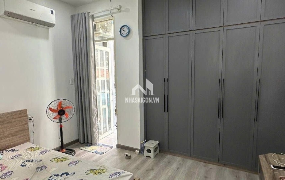 Nhà 4 tầng Vườn Lài, chỗ đậu ô tô, gần UB Tân Phú, 4.9 tỷ