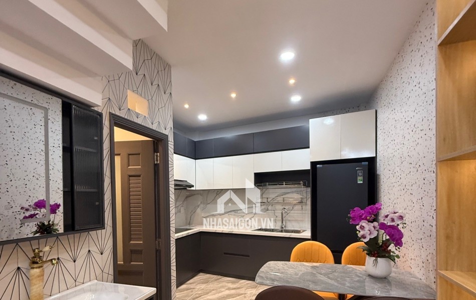 Nhà đẹp Gò Vấp giá rẻ - Chỉ 4.95T - Xe hơi đậu cách nhà 10m