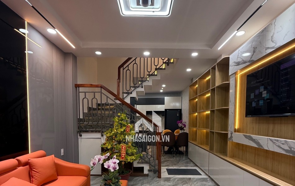 Nhà đẹp Gò Vấp giá rẻ - Chỉ 4.95T - Xe hơi đậu cách nhà 10m