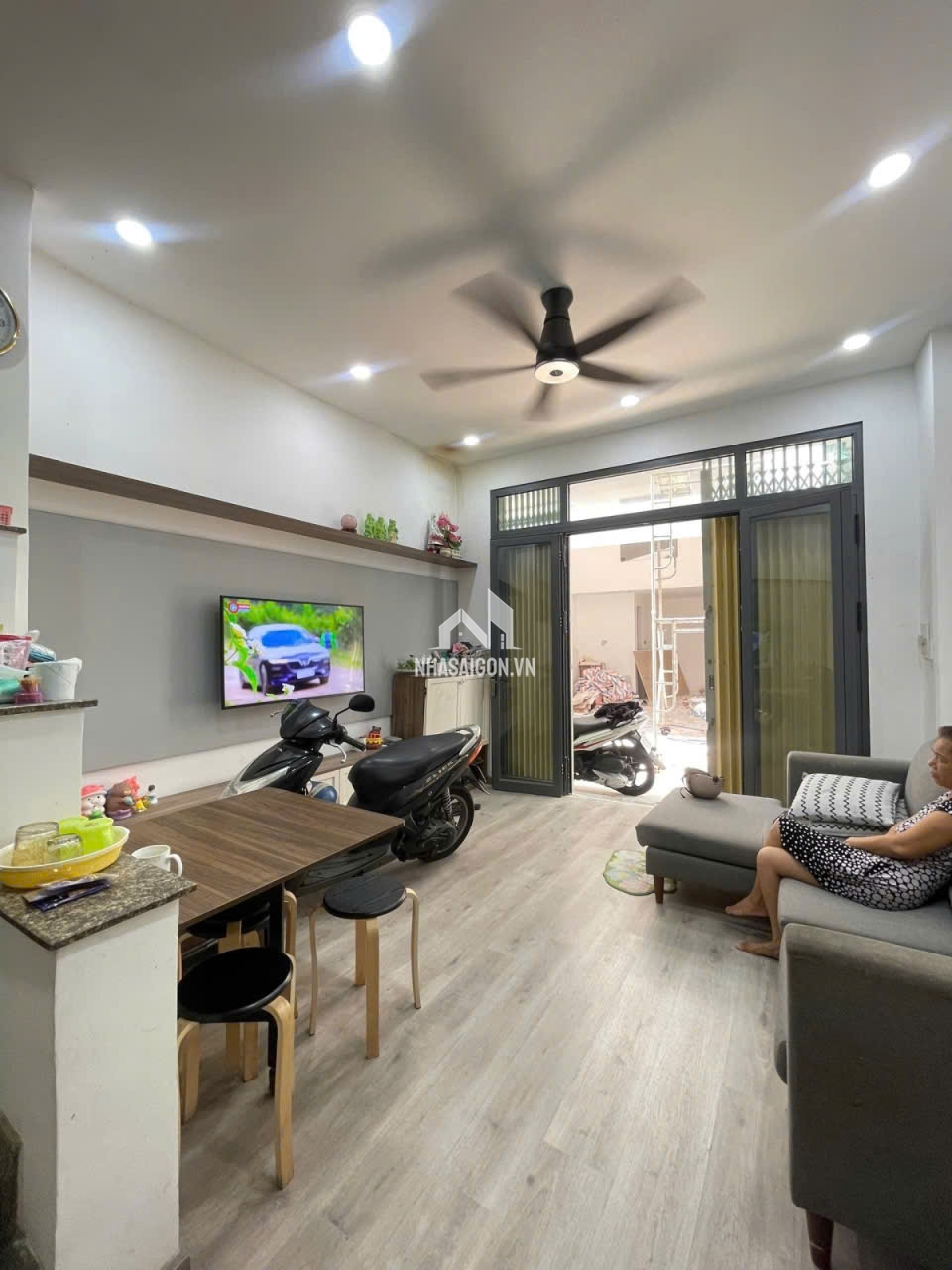 Nhà 4 tầng Vườn Lài, chỗ đậu ô tô, gần UB Tân Phú, 4.9 tỷ
