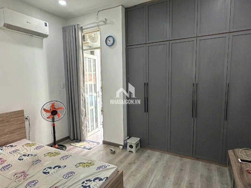 Nhà 4 tầng Vườn Lài, chỗ đậu ô tô, gần UB Tân Phú, 4.9 tỷ