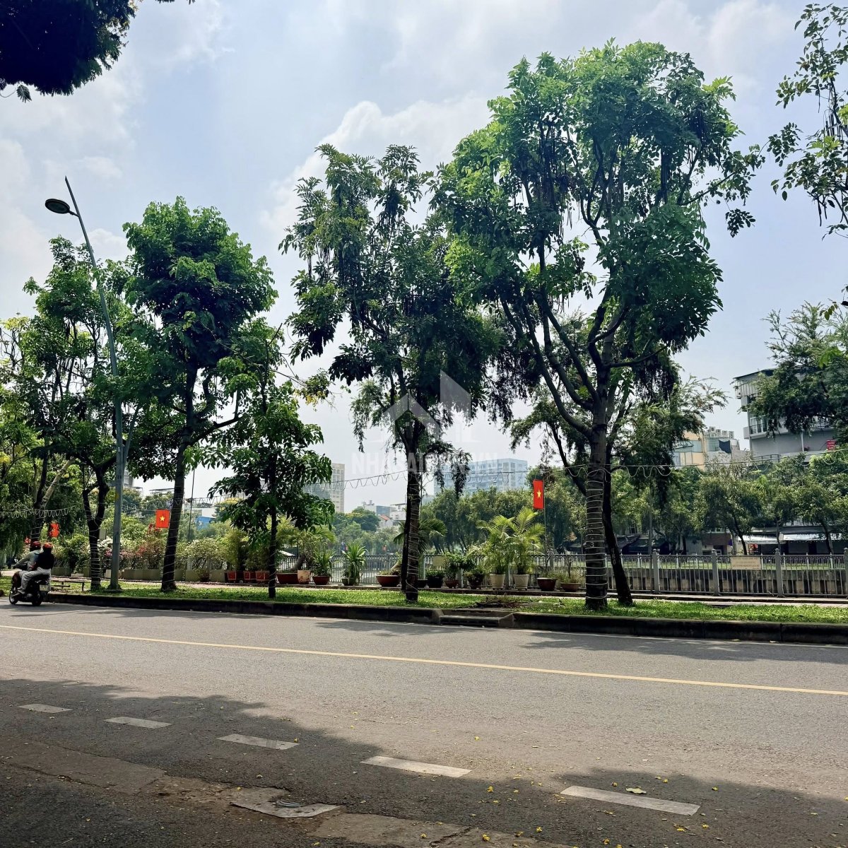 BÁNH NHÀ QUẬN 3, HẺM KINH DOANH TẠI TRỤC XUYÊN TÂM LÊ VĂN SỸ, 65M2, NGANG 6M BỀ THẾ - NHỈNH 8 TỶ.