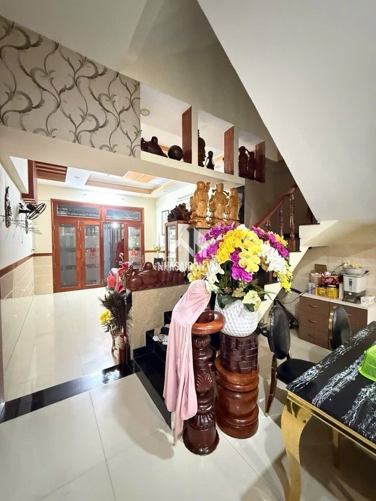 CHỈ 9 TỶ - AC CÓ NGAY NHÀ HXH ĐỖ CỬA TRỤC XUYÊN TÂM - ĐỐI DIỆN CÔNG VIÊN MINI - 3 BƯỚC RA BỜ KÈ HÓNG GIÓ.