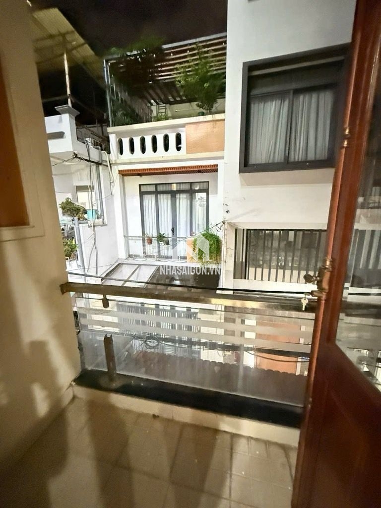 CHỈ 9 TỶ - AC CÓ NGAY NHÀ HXH ĐỖ CỬA TRỤC XUYÊN TÂM - ĐỐI DIỆN CÔNG VIÊN MINI - 3 BƯỚC RA BỜ KÈ HÓNG GIÓ.