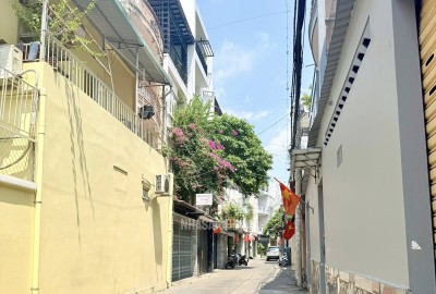 Nhà Cô/Chú BS Bệnh viên Thống Nhất - dồi dào lộc sức khoẻ -  80m2 x 3 tầng, xe hơi ngủ nhà.