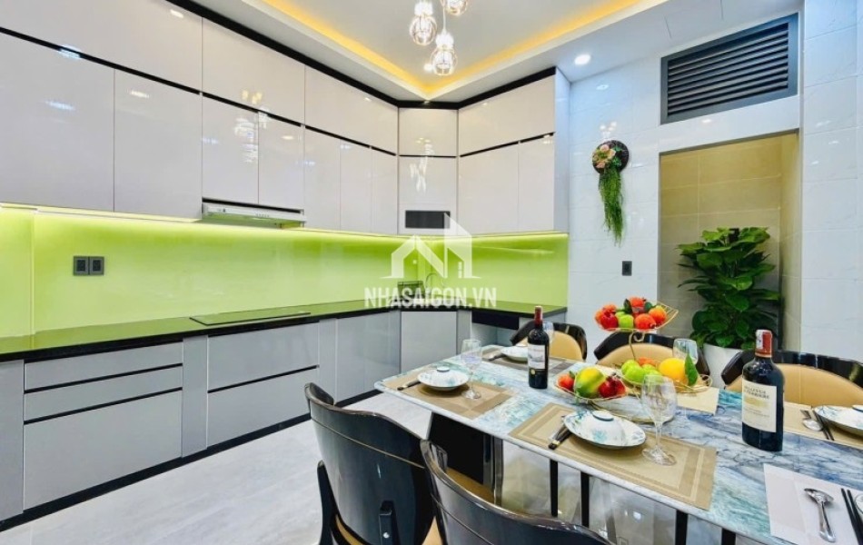 SIÊU PHẨM NHÀ PHỐ 4 LẦU ĐƯỜNG ÔTÔ THÔNG. SÁT BÊN SIÊU THỊ Emart PHƯỜNG 14 Gò Vấp
