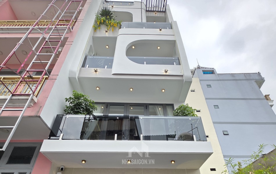 Nhà đẹp 3PN full nội thất hẻm xe hơi cách mặt tiền 15m đường Phan Huy Ích Gò Vấp
