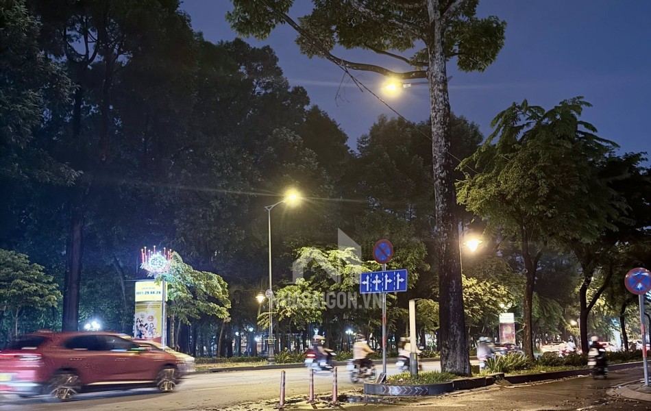 Căn nhà Cực Đẹp trong con hẻm YÊN BÌNH núp sau trục đường hối hả SÀI THÀNH