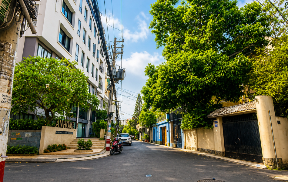 KHU DÂN CƯ ĐẲNG CẤP - BÀNH VĂN TRÂN (HÔNG NGÃ 4 BẢY HIỀN) - CÂY XANH NHIỀU NHƯ CÔNG VIÊN.