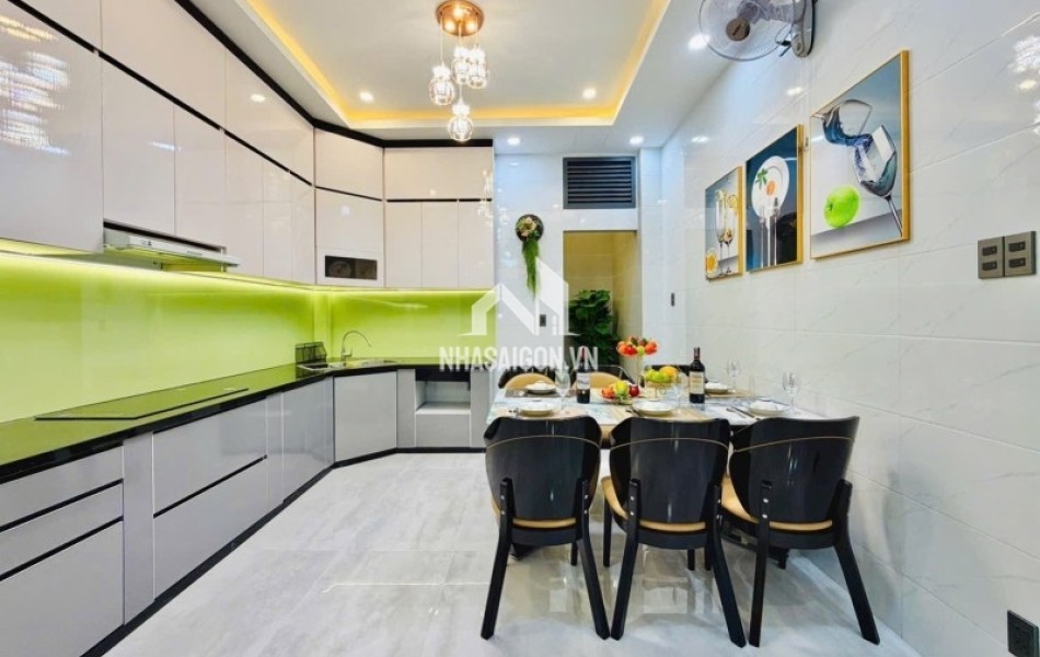 SIÊU PHẨM NHÀ PHỐ 4 LẦU ĐƯỜNG ÔTÔ THÔNG. SÁT BÊN SIÊU THỊ Emart PHƯỜNG 14 Gò Vấp