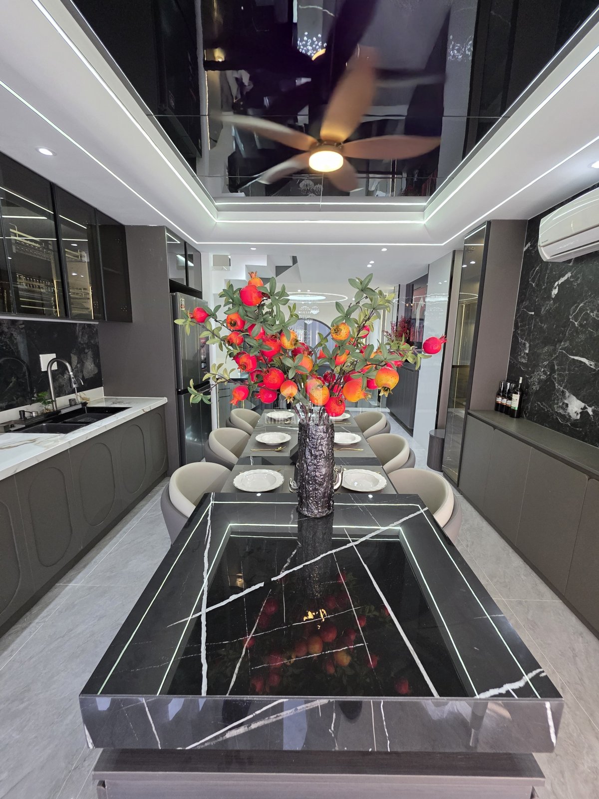 SIÊU PHẨM NHÀ PHỐ QUANG TRUNG GÒ VẤP LUXURY XE HƠI NGỦ TRONG NHÀ
