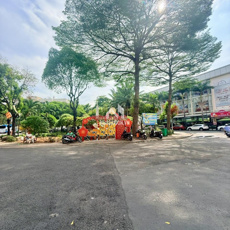 Hàng xóm KS Đệ Nhất - NGAY công viên mát mẻ - xe hơi tung tăng - chính chủ để giá Sốc