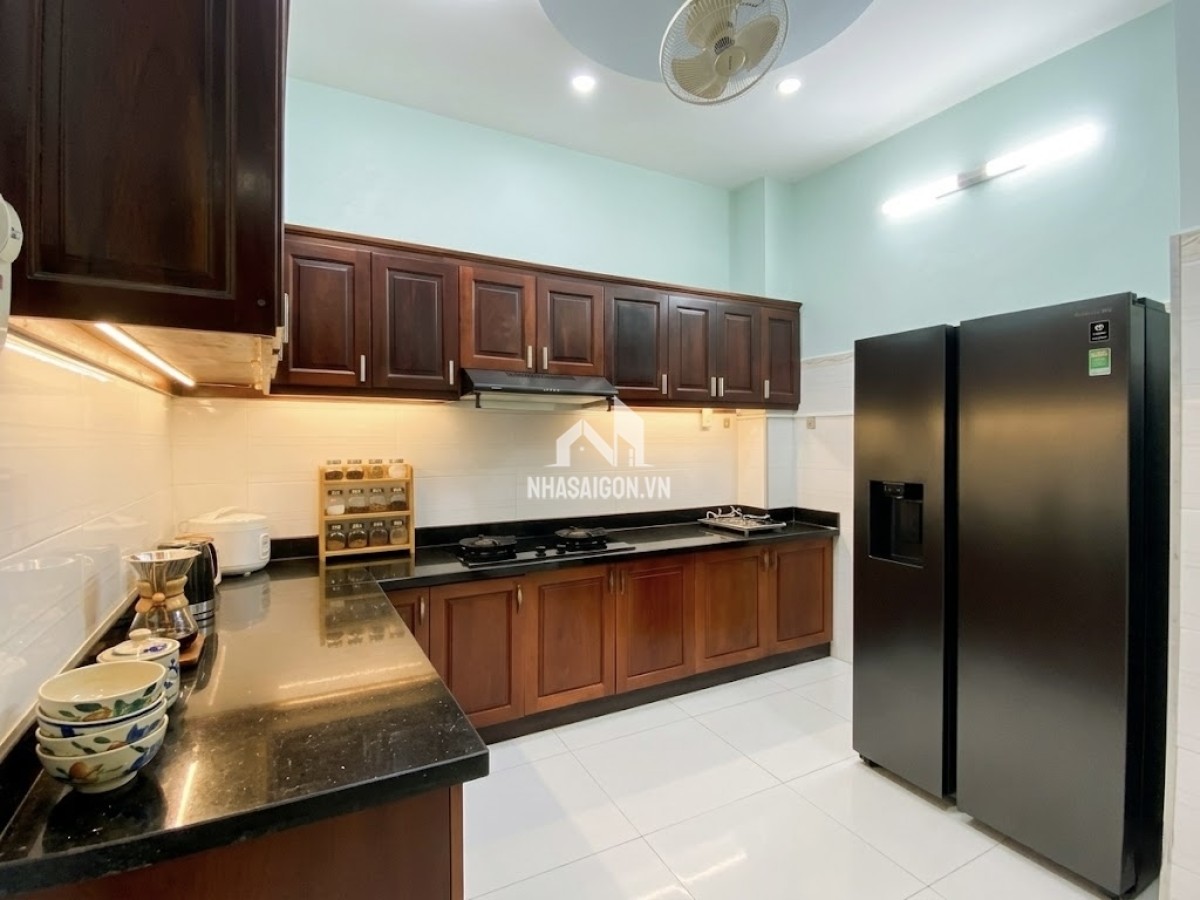 Nguyễn Trọng Tuyển - vòng xoay Lăng Cha Cả - 41m2 x 4T, hẻm thông, nhà cao thoáng.