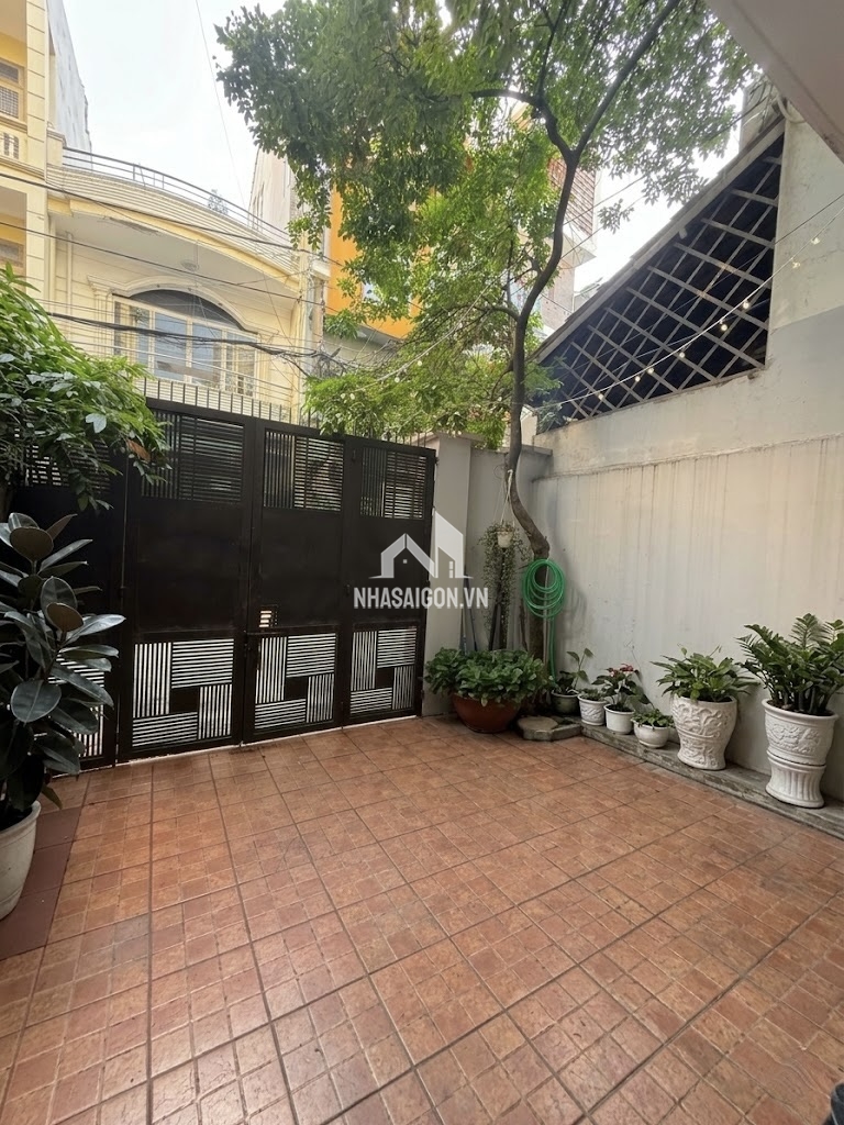 HÀNG XÓM CƯ XÁ LỮ GIA - LÝ THƯỜNG KIỆT - 90M2, GIẾNG TRỜI ĐÓN SÁNG, XE HƠI NGỦ NHÀ.