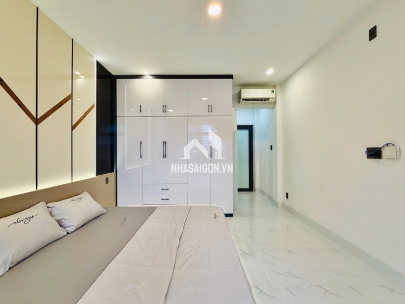 SIÊU PHẨM NHÀ PHỐ 4 LẦU ĐƯỜNG ÔTÔ THÔNG. SÁT BÊN SIÊU THỊ Emart PHƯỜNG 14 Gò Vấp