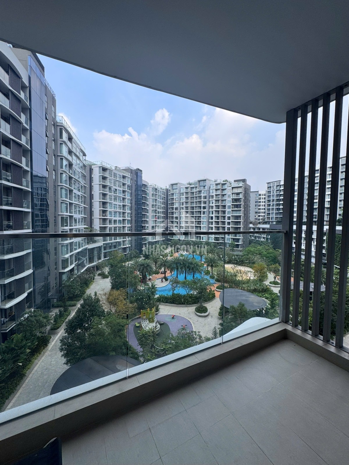 Cho thuê căn hộ chung cư Celadon city khu Centeri 3pn3wc