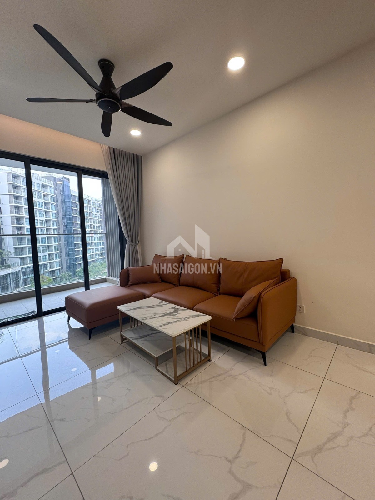 Cho thuê căn hộ chung cư Celadon city khu Centeri 3pn3wc