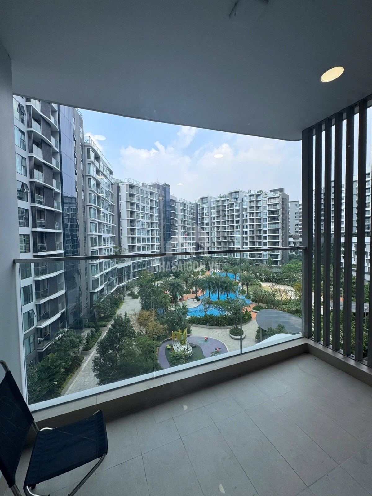 Cho thuê căn hộ chung cư Celadon city khu Centeri 3pn3wc