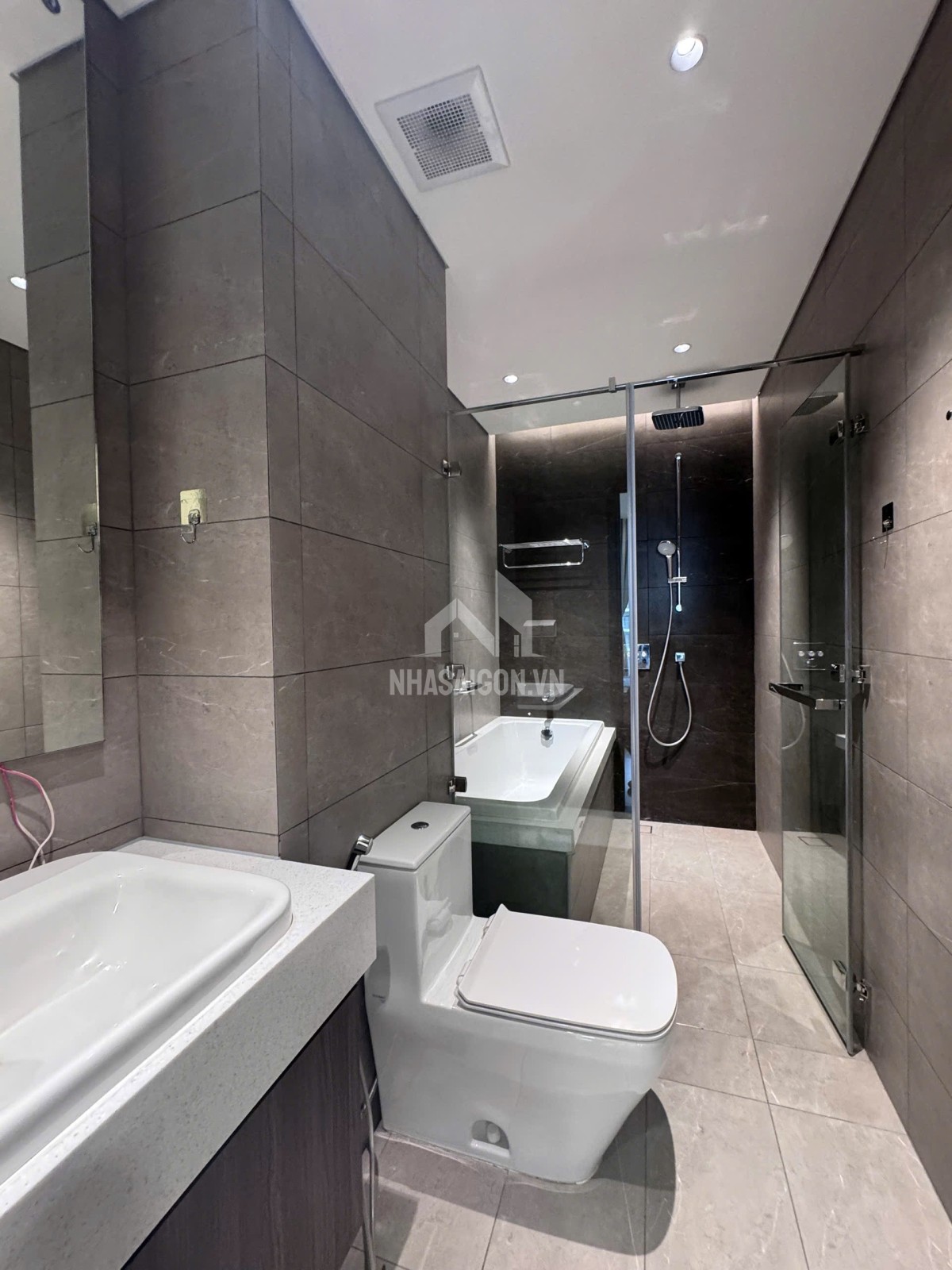 Cho thuê căn hộ chung cư Celadon city khu Centeri 3pn3wc
