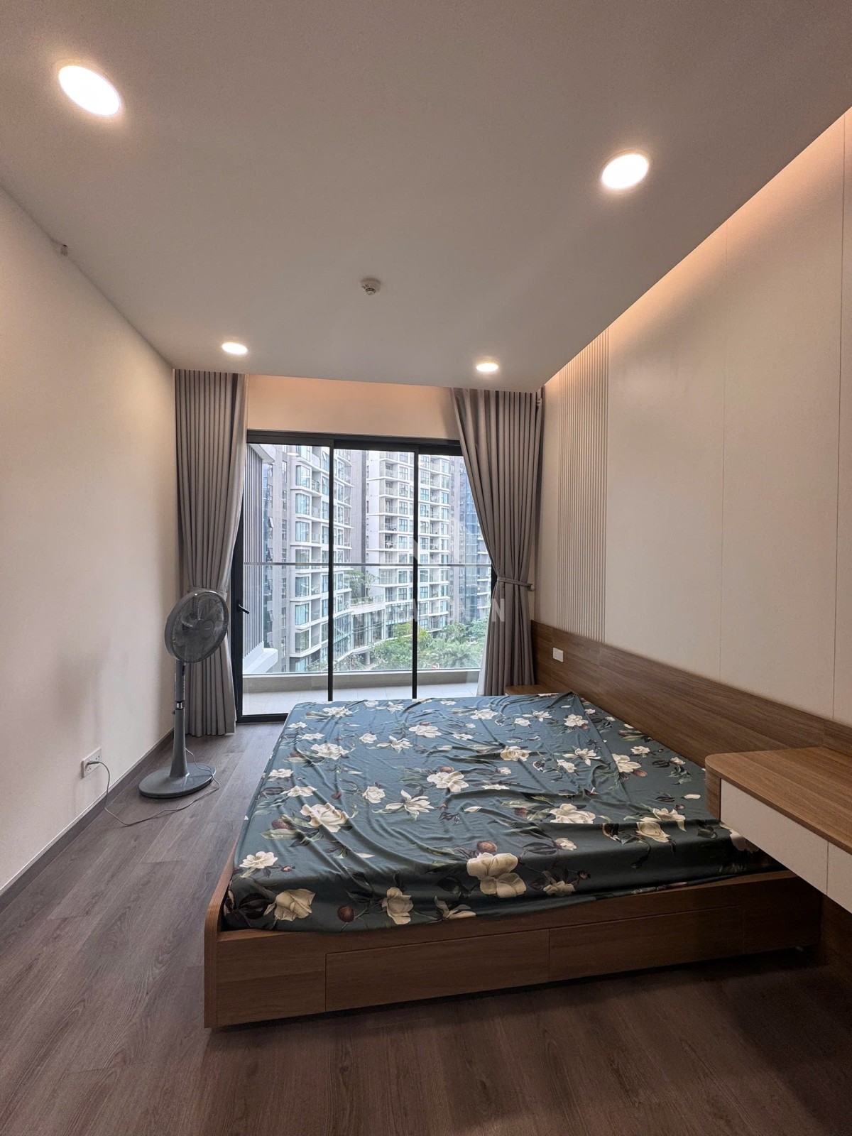 Cho thuê căn hộ chung cư Celadon city khu Centeri 3pn3wc