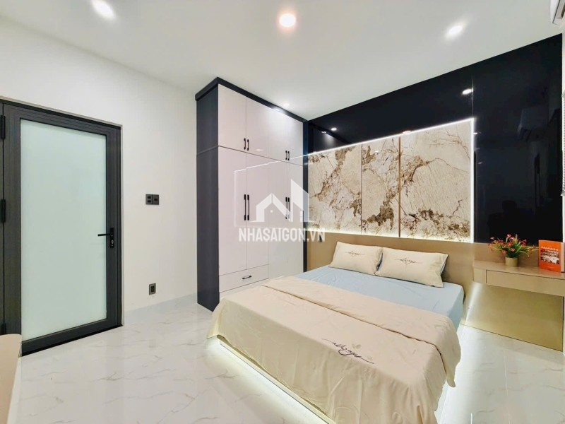 SIÊU PHẨM NHÀ PHỐ 4 LẦU ĐƯỜNG ÔTÔ THÔNG. SÁT BÊN SIÊU THỊ Emart PHƯỜNG 14 Gò Vấp