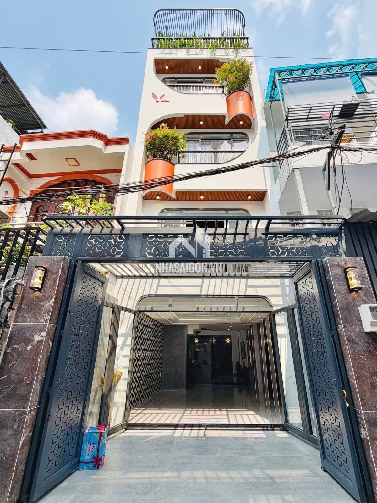 SIÊU PHẨM NHÀ PHỐ QUANG TRUNG GÒ VẤP LUXURY XE HƠI NGỦ TRONG NHÀ