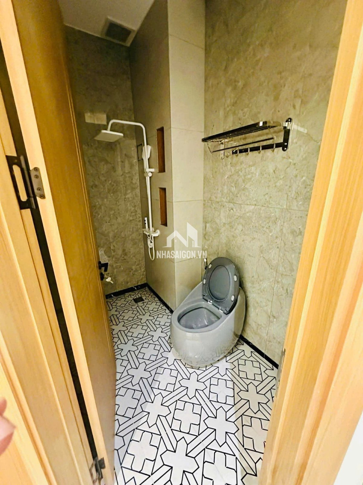 BÁN NHÀ HXH Phan Huy Ích NGAY GẦN TRƯỜNG CHINH, EMART 2 4 TẦNG - 4 PN - 5 WC