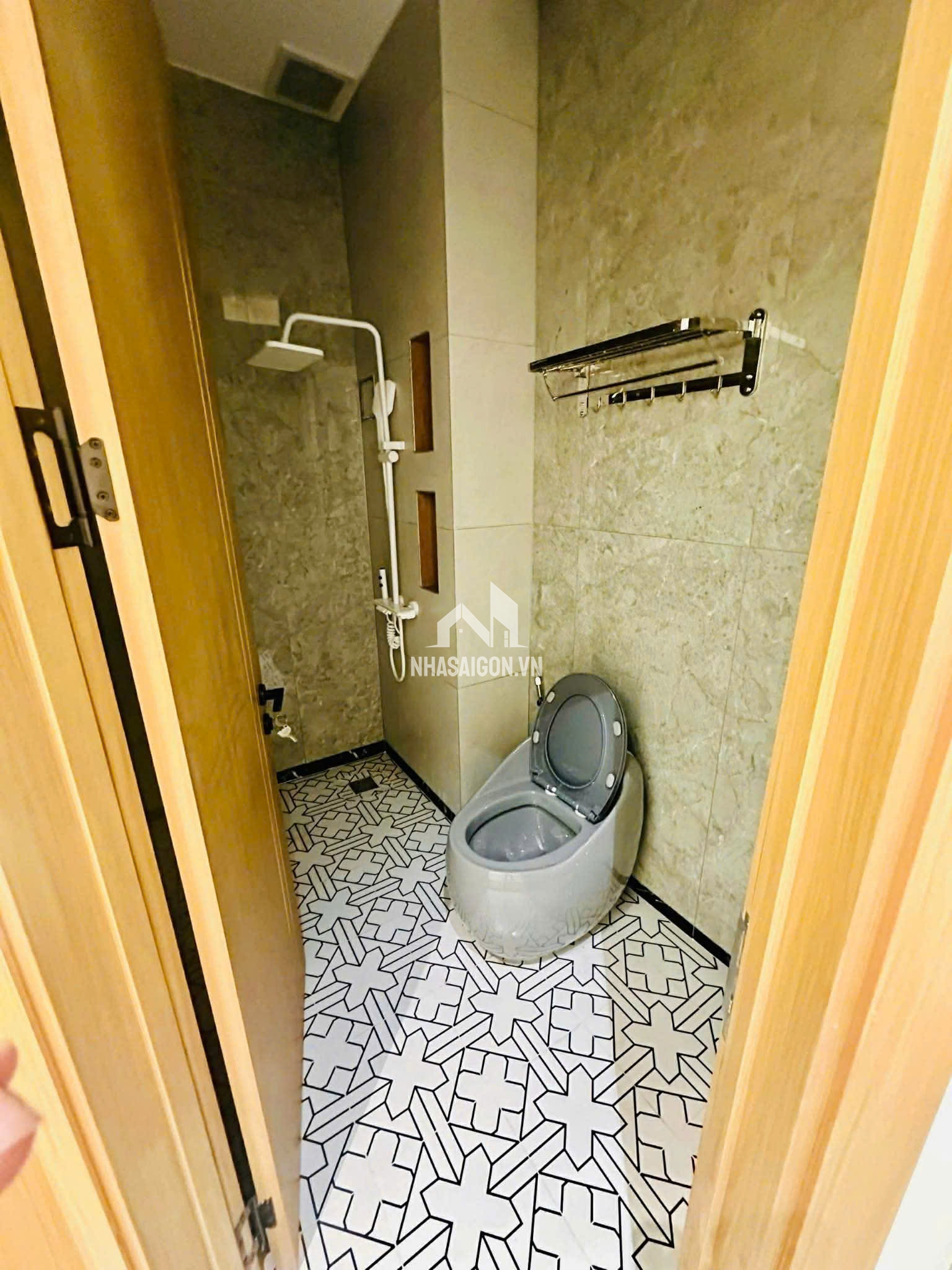 BÁN NHÀ HXH Phan Huy Ích NGAY GẦN TRƯỜNG CHINH, EMART 2 4 TẦNG - 4 PN - 5 WC