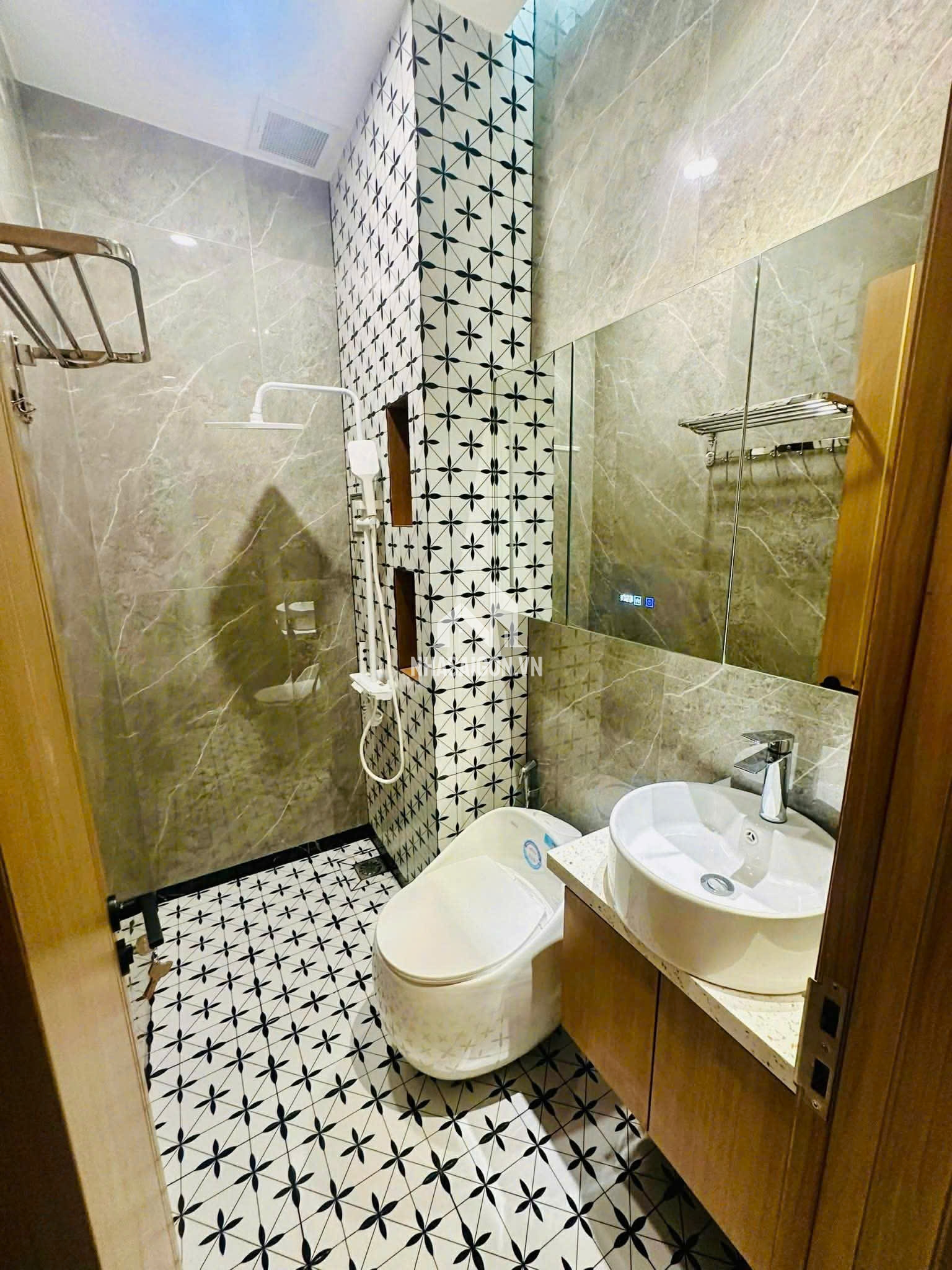 BÁN NHÀ HXH Phan Huy Ích NGAY GẦN TRƯỜNG CHINH, EMART 2 4 TẦNG - 4 PN - 5 WC