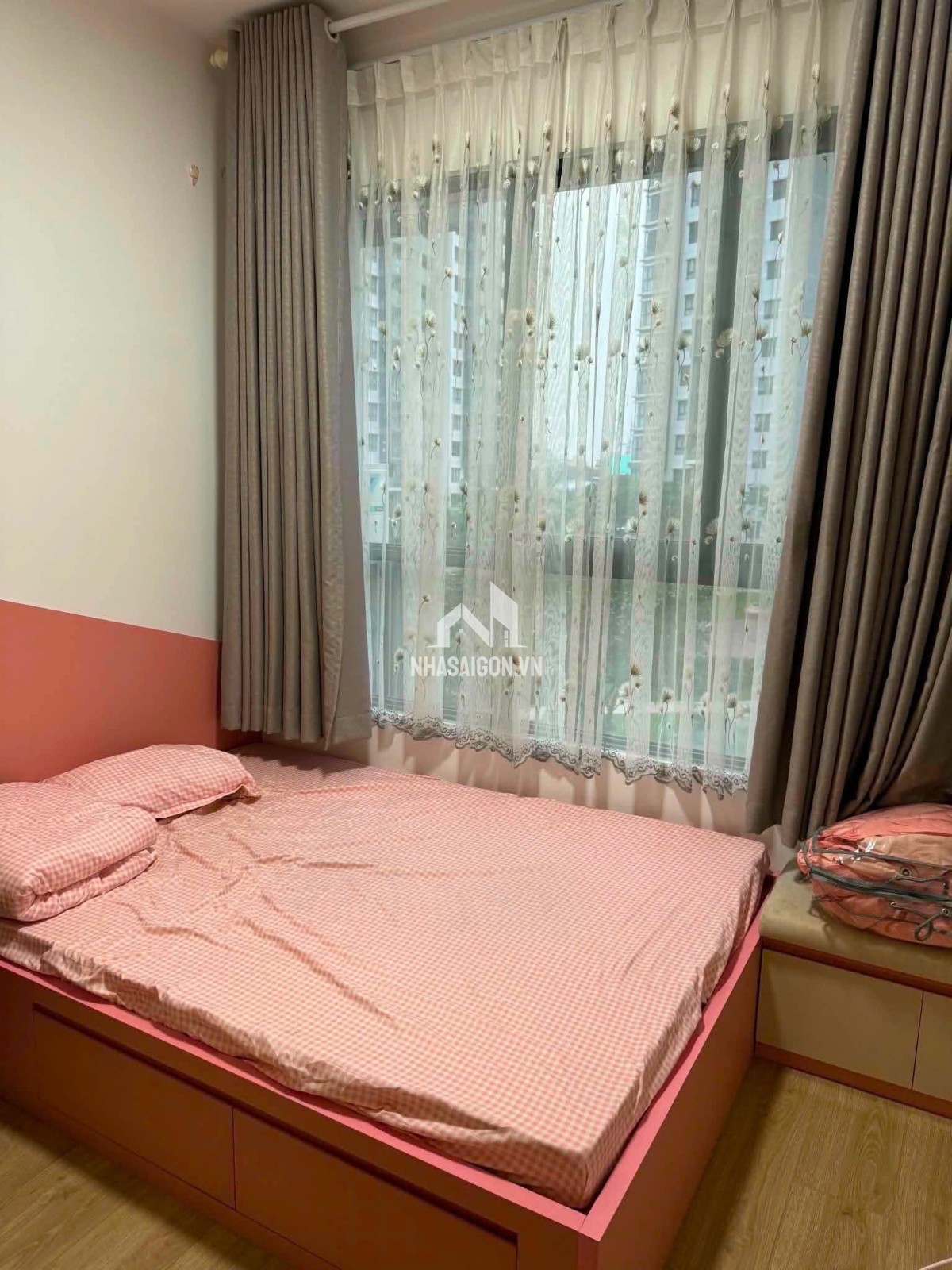 Cho thuê căn hộ chung cư Celadon city khu emerald 3pn2wc+1kho