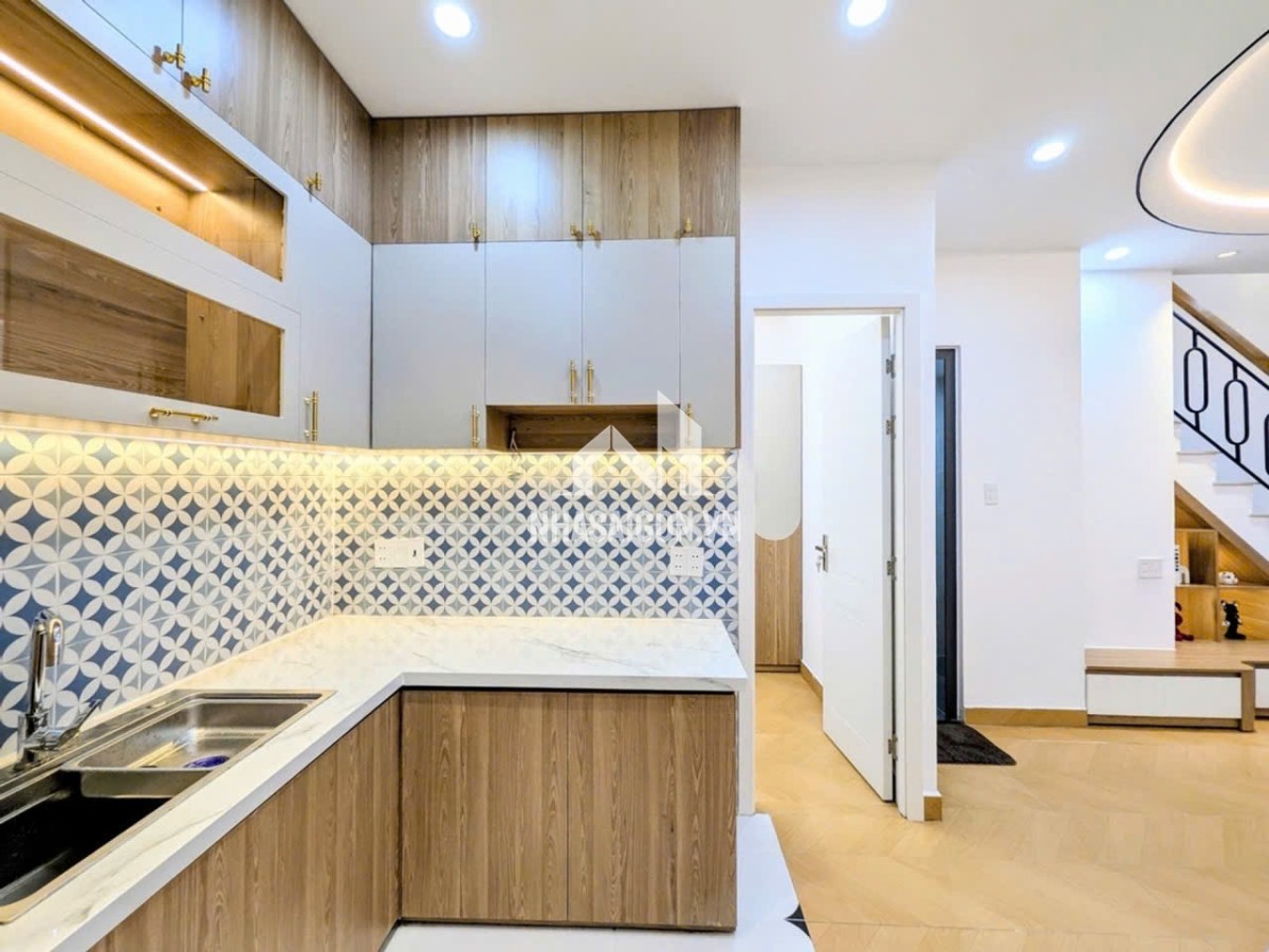 Nhà mới 45m2, 2 tầng, 3pn, 2 nvs, gần ĐH Văn Lang - Full nội thất giá chỉ 5,x tỷ