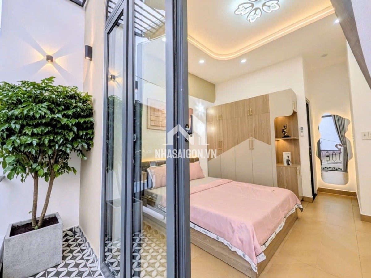 Nhà mới 45m2, 2 tầng, 3pn, 2 nvs, gần ĐH Văn Lang - Full nội thất giá chỉ 5,x tỷ